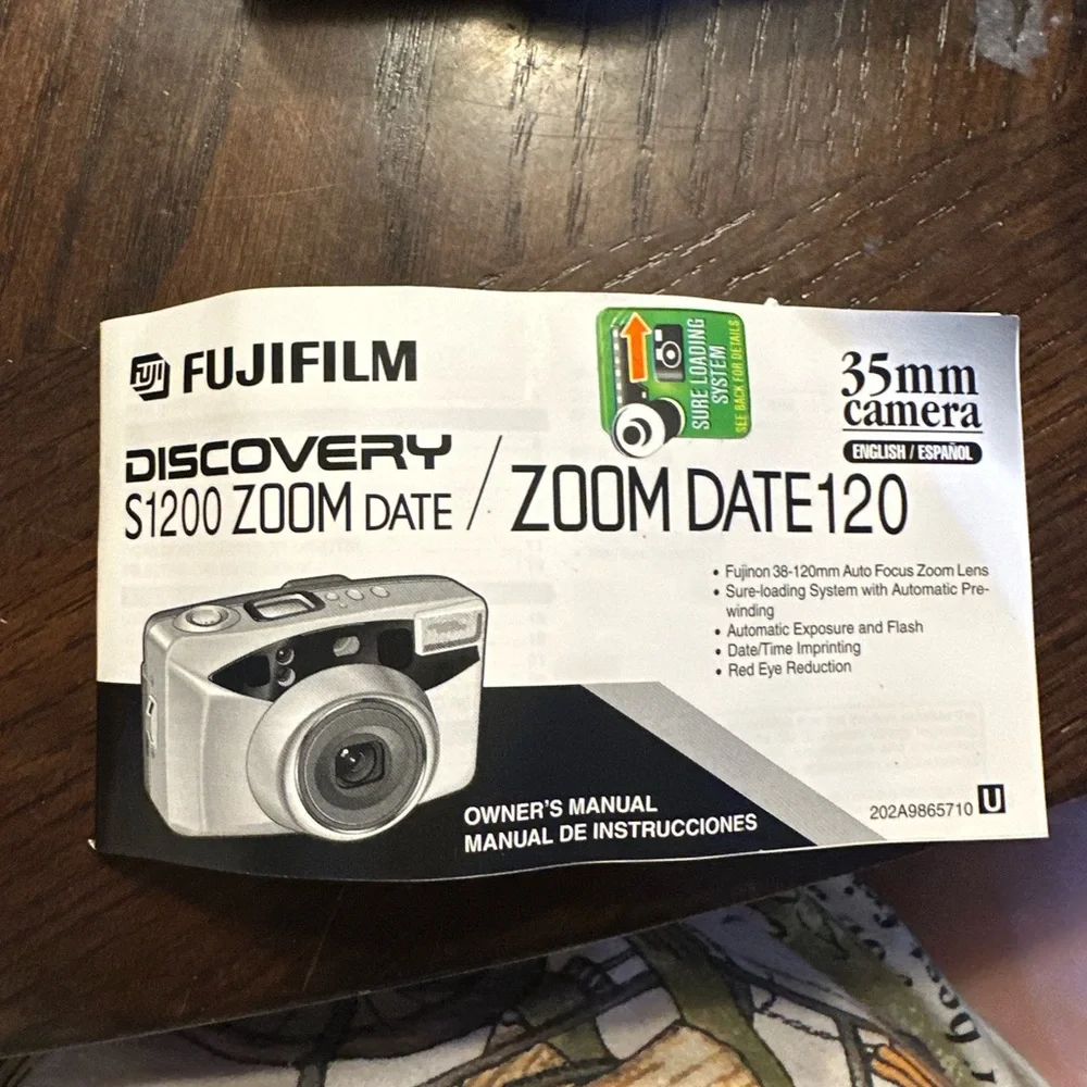 Fujifilm S1200 Discovery Zoom Date 120 35mm Point Shoot, Brand New Remote, Case